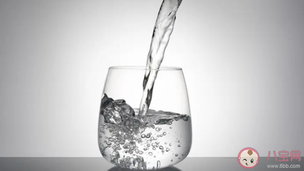 研究称每天八杯水并不适用所有人